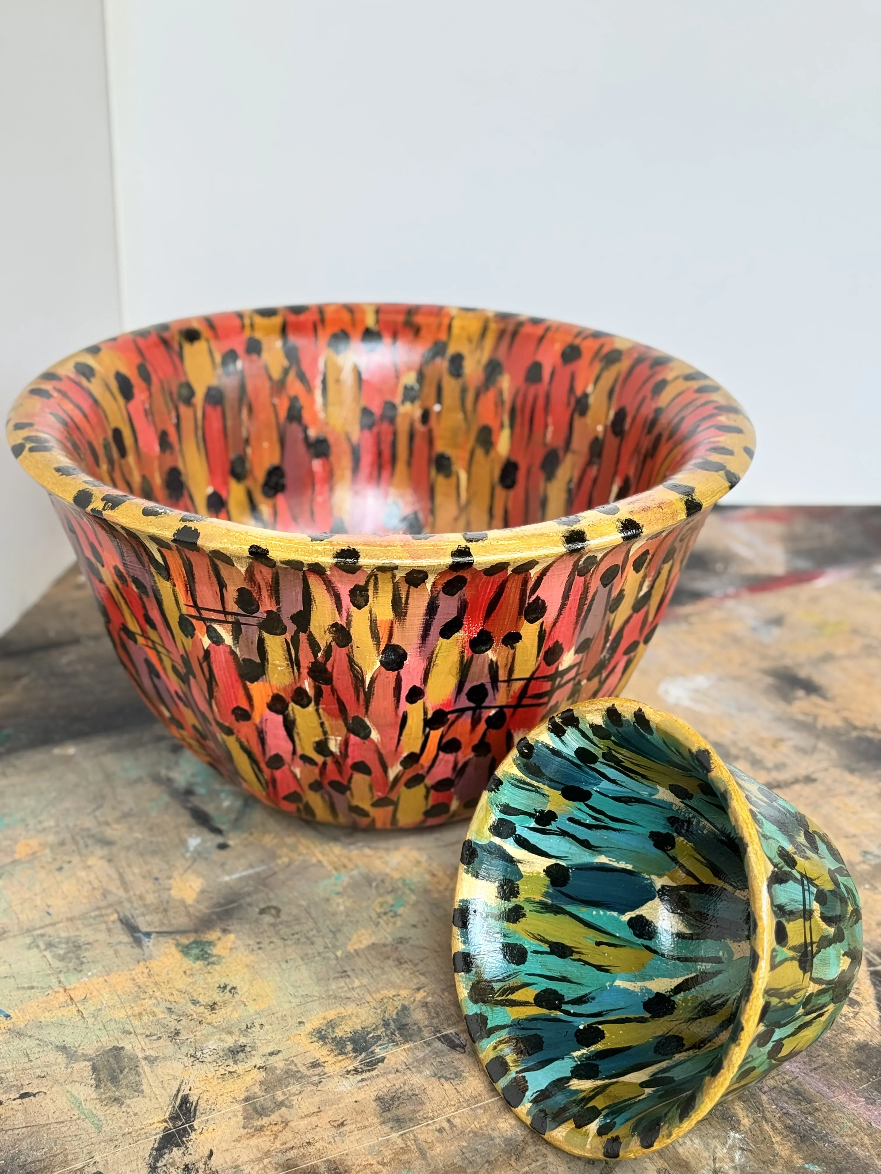 Painted ceramic pieces at Le Salon du Finjan